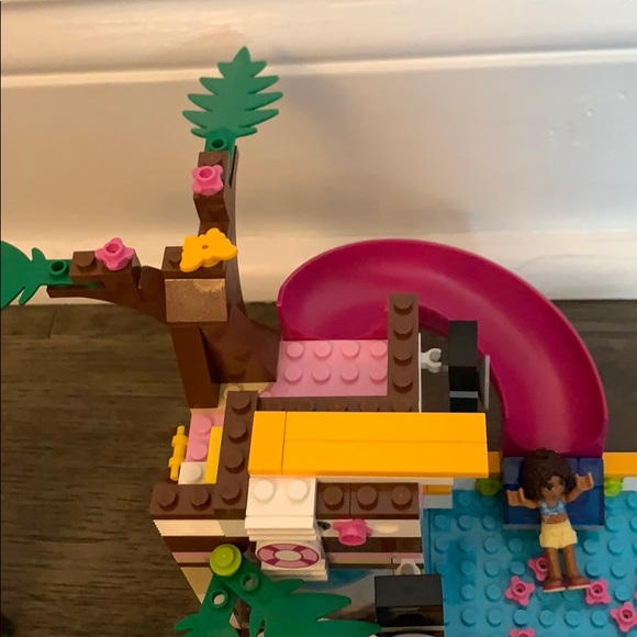 LEGO Friends Heartlake City Pool - Picture 7 of 7